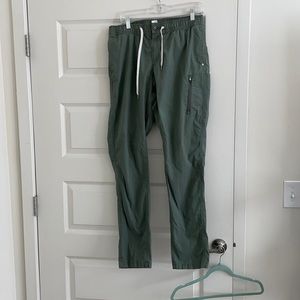 Vuori army green pant